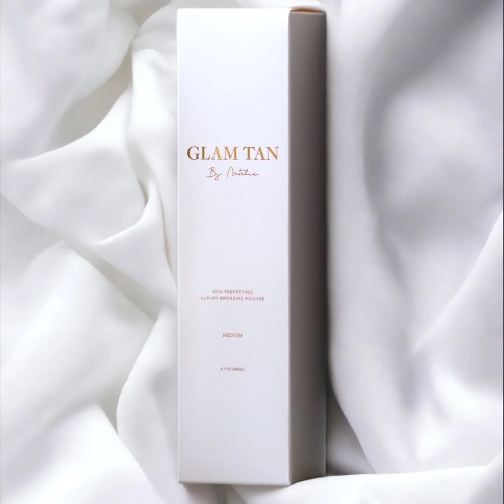 NWT- Glam Tan Skin Perfecting Bronzing Mousse in Medium